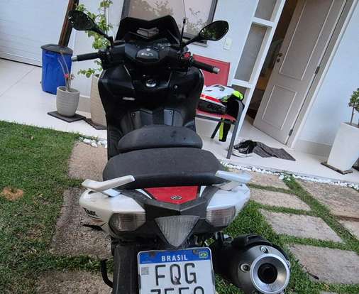YAMAHA-TMAX-2014