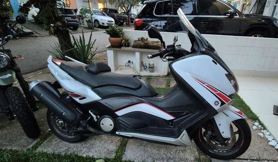 YAMAHA-TMAX-2014