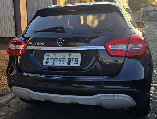 MERCEDES-BENZ-GLA 200-2018