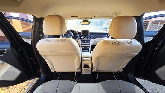 MERCEDES-BENZ-GLA 200-2018