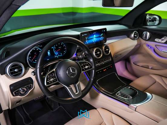 MERCEDES-BENZ-GLC 300-2020