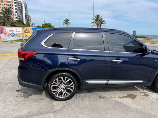 MITSUBISHI-OUTLANDER-3.0 GT 4X4 V6 24V GASOLINA 4P AUTOMÁTICO MITSUBISHI-OUTLANDER-2016