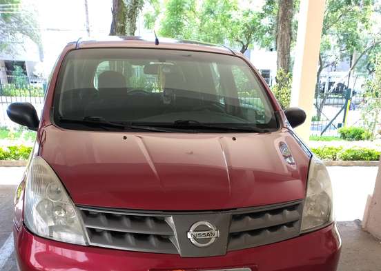 NISSAN-LIVINA-2011