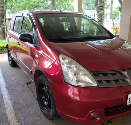 NISSAN-LIVINA-2011