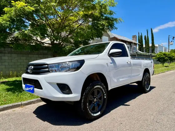 TOYOTA HILUX 2.8 4X4 CS 16V TURBO DIESEL 2P MANUAL