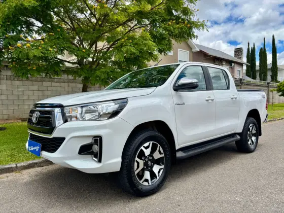 TOYOTA HILUX 2.8 SR 4X4 CD 16V DIESEL 4P AUTOMÁTICO