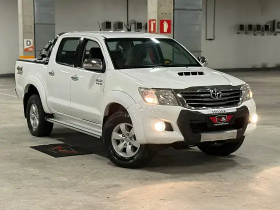 TOYOTA HILUX 3.0 SRV 4X4 CD 16V TURBO INTERCOOLER DIESEL 4P AUTOMÁTICO TOYOTA HILUX 3.0 SRV 4X4 CD 16V TURBO INTERCOOLER DIESEL 4P AUTOMÁTICO