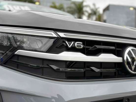 VOLKSWAGEN-AMAROK-3.0 V6 TDI DIESEL BARRETOS 70 ANOS CD 4MOTION AUTOMÁTICO VOLKSWAGEN-AMAROK-2025