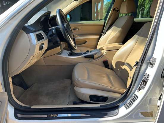 BMW-325i-2011