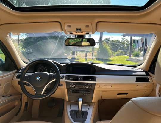 BMW-325i-2011