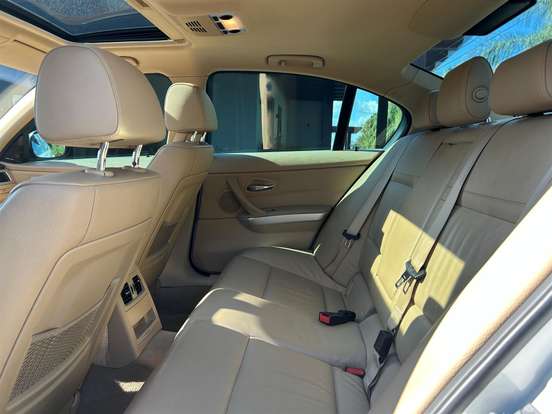 BMW-325i-2011