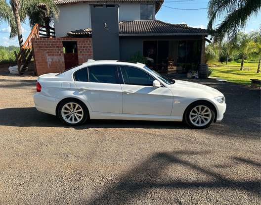BMW-325i-2011