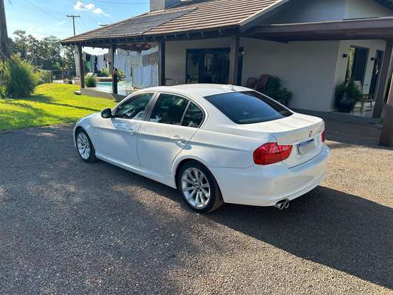 BMW-325i-2011