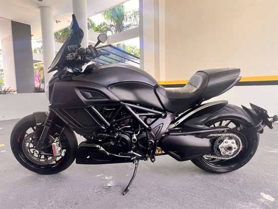 DUCATI-DIAVEL DARK-2015