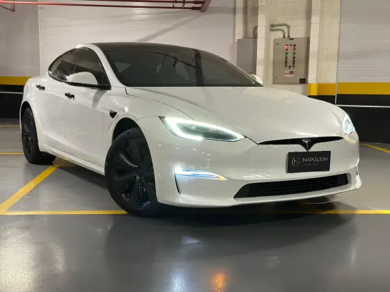 TESLA MODEL S ELÉTRICO PLAID