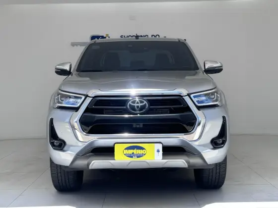 TOYOTA HILUX 2.8 D-4D TURBO DIESEL CD SRX 4X4 AUTOMÁTICO
