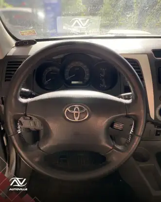 TOYOTA-HILUX-2005