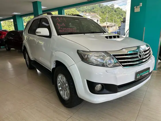 TOYOTA HILUX SW4 3.0 SRV 4X4 7 LUGARES 16V TURBO INTERCOOLER DIESEL 4P AUTOMÁTICO