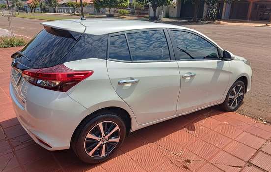 TOYOTA-YARIS-2019
