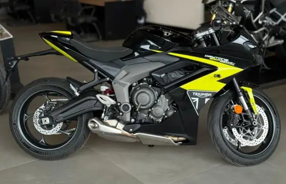TRIUMPH DAYTONA 660 