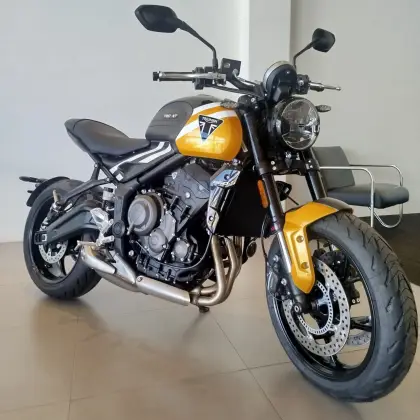 TRIUMPH TRIDENT 660 