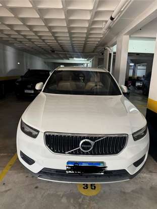 VOLVO-XC40-2018