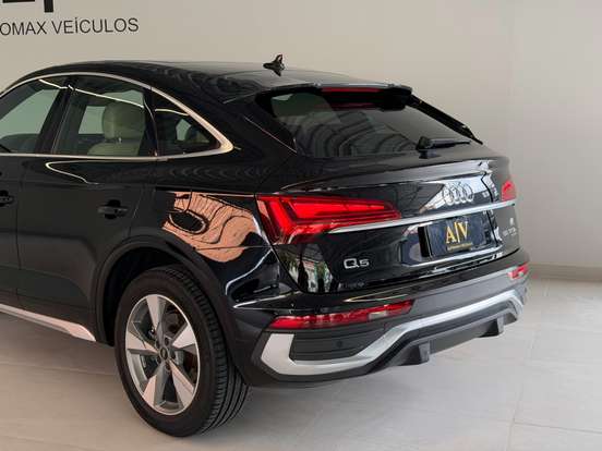 AUDI-Q5-2023
