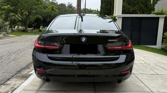 BMW-320i-2021