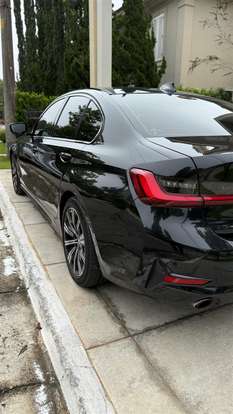 BMW-320i-2021