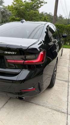 BMW-320i-2021