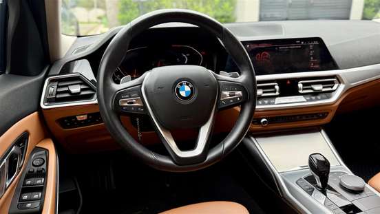 BMW-320i-2021