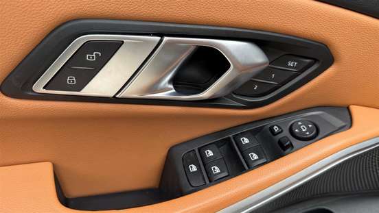 BMW-320i-2021