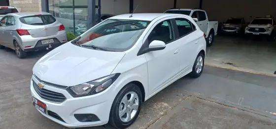 CHEVROLET ONIX 1.4 MPFI LT 8V FLEX 4P MANUAL CHEVROLET ONIX 1.4 MPFI LT 8V FLEX 4P MANUAL