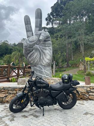 HARLEY-DAVIDSON SPORTSTER ROADSTER 