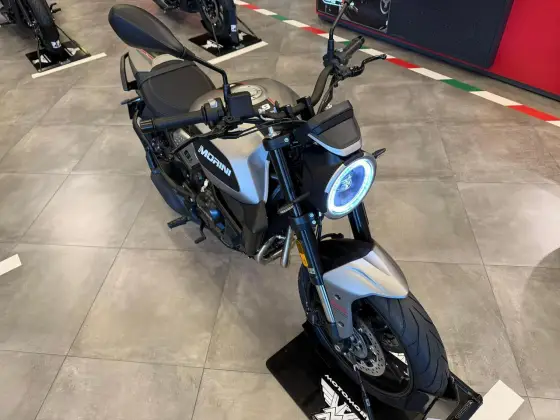MOTO MORINI SEIEMMEZZO STREET 