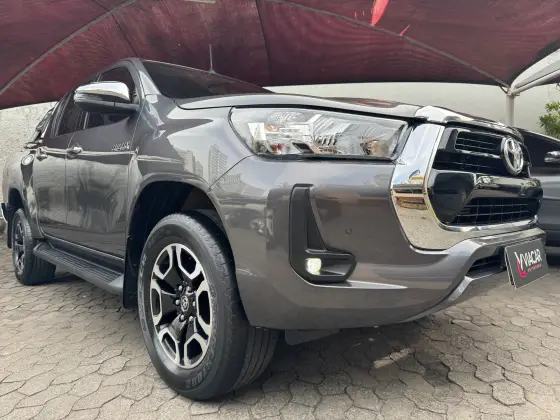 TOYOTA HILUX 2.8 D-4D TURBO DIESEL CD SRV 4X4 AUTOMÁTICO