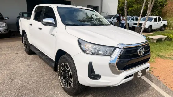 TOYOTA HILUX 2.8 D-4D TURBO DIESEL CD SRV 4X4 AUTOMÁTICO