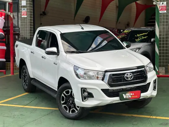 TOYOTA HILUX 2.8 SR 4X4 CD 16V DIESEL 4P AUTOMÁTICO