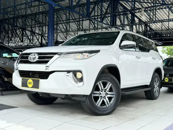 TOYOTA HILUX SW4 2.7 SRV 7 LUGARES 4X2 16V FLEX 4P AUTOMÁTICO TOYOTA HILUX SW4 2.7 SRV 7 LUGARES 4X2 16V FLEX 4P AUTOMÁTICO