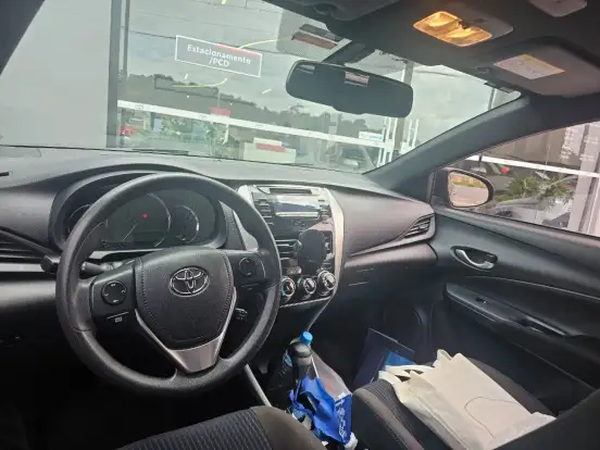 TOYOTA-YARIS-2018