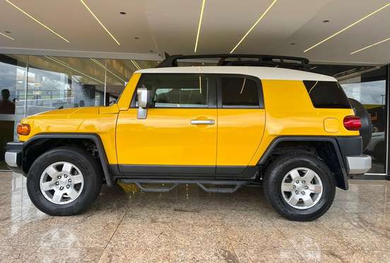 TOYOTA-FJ CRUISER-2010