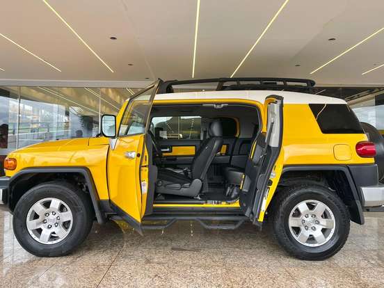 TOYOTA-FJ CRUISER-4.0 4X4 V6 24V GASOLINA 4P AUTOMÁTICO TOYOTA-FJ CRUISER-2010