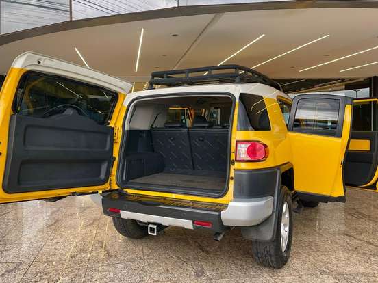 TOYOTA-FJ CRUISER-4.0 4X4 V6 24V GASOLINA 4P AUTOMÁTICO TOYOTA-FJ CRUISER-2010