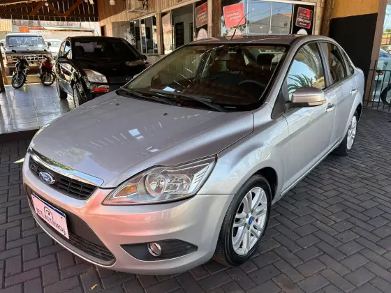 FORD FOCUS 1.6 GLX 8V FLEX 4P MANUAL FORD FOCUS 1.6 GLX 8V FLEX 4P MANUAL