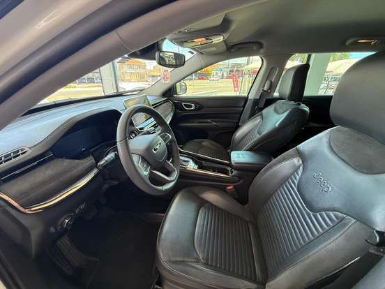 JEEP-COMMANDER-2023