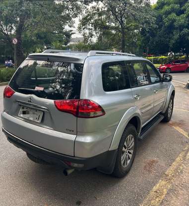 MITSUBISHI-PAJERO-2017
