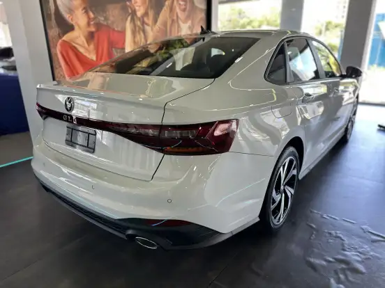 VOLKSWAGEN-JETTA-2025