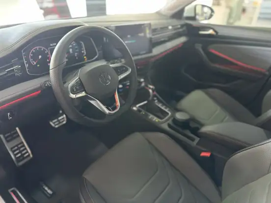 VOLKSWAGEN-JETTA-2025