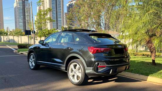 AUDI-Q3-2022