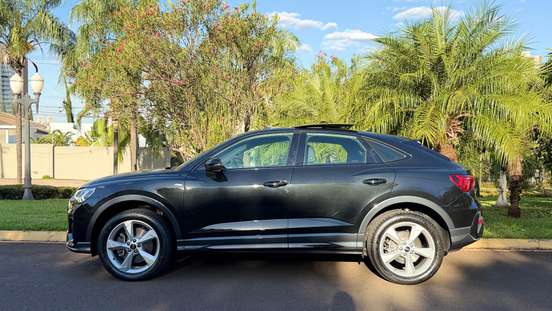 AUDI-Q3-2022